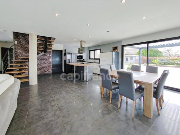 Dpt Saône et Loire (71), à vendre à 15 mn de Chalon-Sur-Saône maison contemporaine P6 de 130 m² - Terrain de 961m²