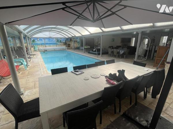 MONTSURS, Maison type 5 avec piscine couverte