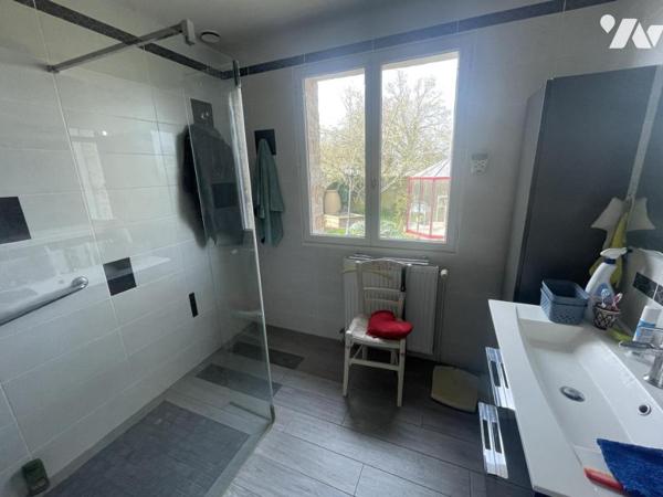 MONTSURS, Maison type 5 avec piscine couverte