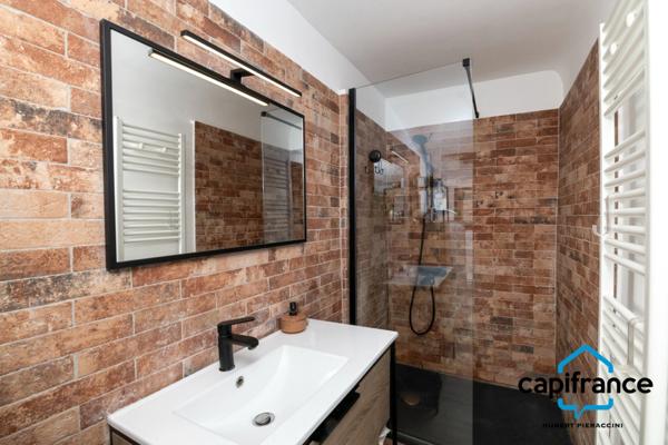 Maison individuelle mitoyenne de 75 m2 prêt à vivre Expo Sud terrain 235m2 Garage.