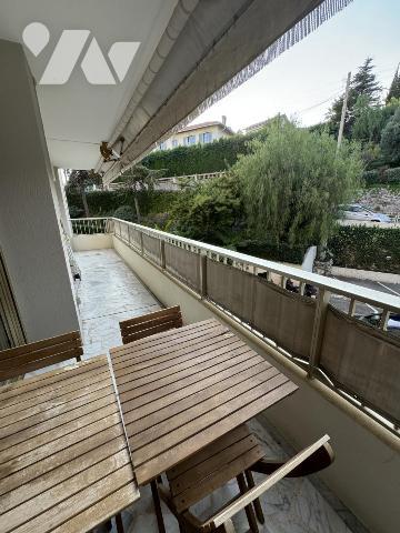 Golfe Juan  Résidence de standing et au calme grand 2 pièces entièrement rénové avec cave et parking