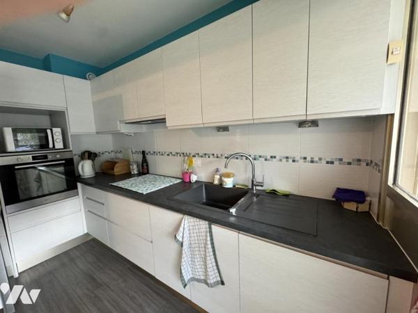 Golfe Juan  Résidence de standing et au calme grand 2 pièces entièrement rénové avec cave et parking