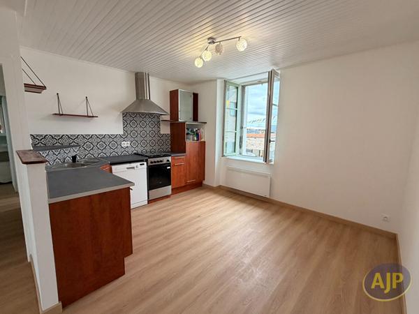 Location appartement Guegon : 750 € - AJP Immobilier Plumelec