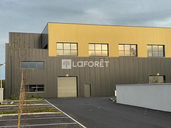 Location local commercial Andrézieux-Bouthéon - 300 m² - 2 100 €/mois