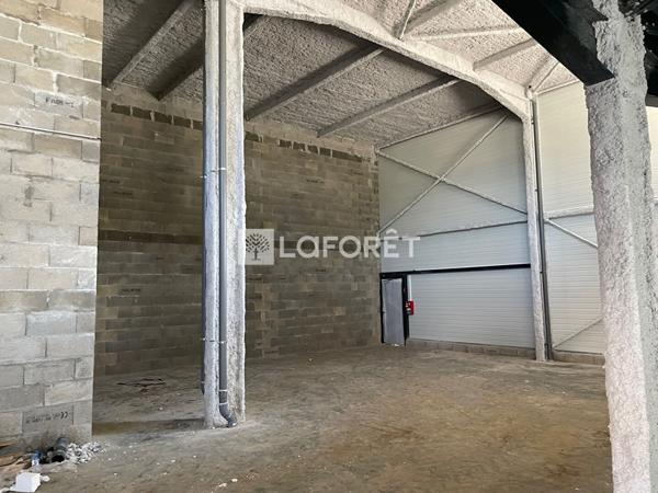 Location local commercial Andrézieux-Bouthéon - 300 m² - 2 100 €/mois