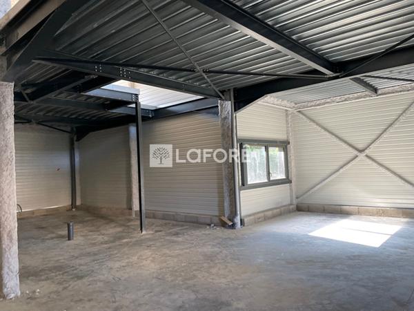 Location local commercial Andrézieux-Bouthéon - 300 m² - 2 100 €/mois