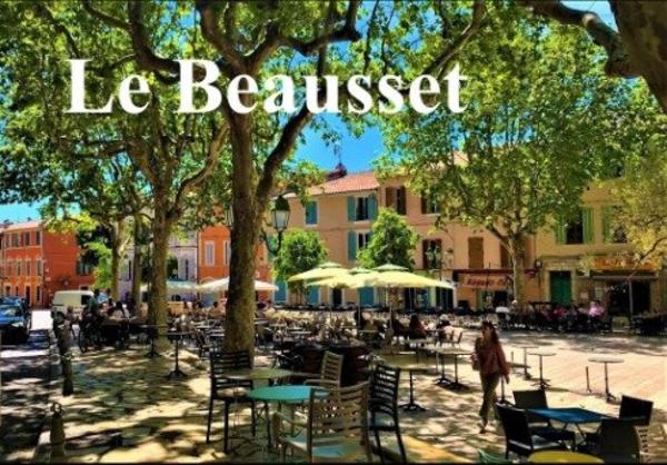 Commerce situé sur la place Principale du Beausset