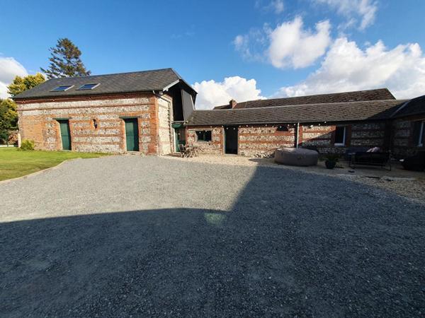 Rare sur le marché, Maison de caractère avec dépendances