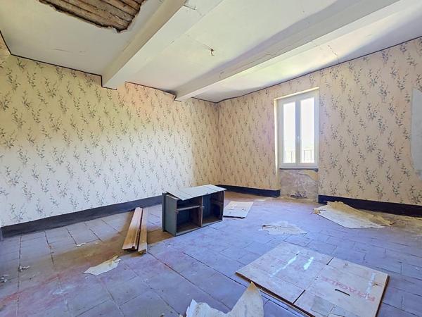 Un immeuble de caractère au fort potentiel, idéal pour investisseurs ou marchands de biens au cœur du Bousquet-d’Orb.