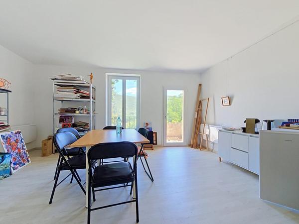 Un immeuble de caractère au fort potentiel, idéal pour investisseurs ou marchands de biens au cœur du Bousquet-d’Orb.