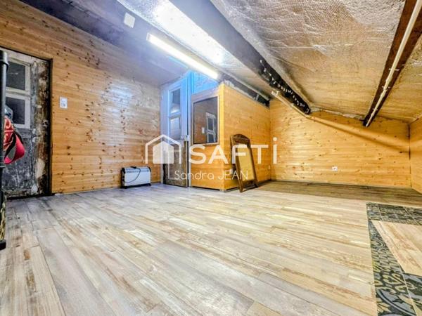 Immeuble d'habitation avec local commercial.