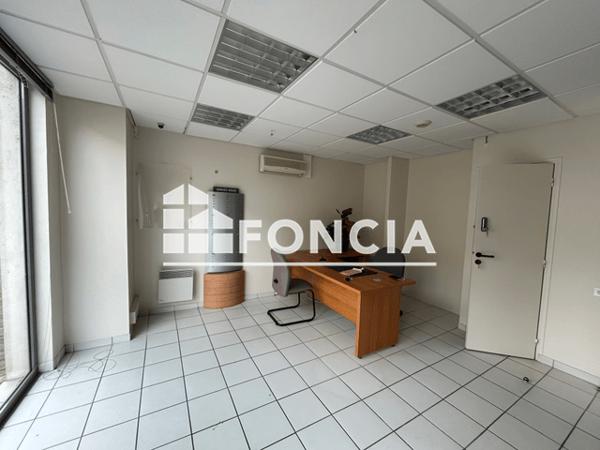 Location Local commercial 2 pièces 32.55 m² - 11/13 PLACE DE L'HOTEL DE VILLE Firmi 12300