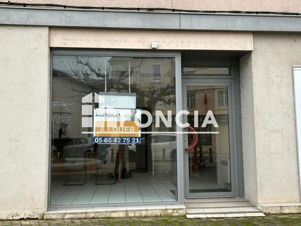 Location Local commercial 2 pièces 32.55 m² - 11/13 PLACE DE L'HOTEL DE VILLE Firmi 12300