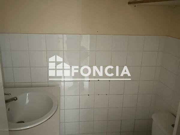 Location Local commercial 2 pièces 32.55 m² - 11/13 PLACE DE L'HOTEL DE VILLE Firmi 12300
