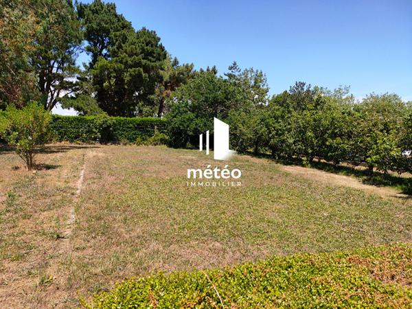 Terrain constructible de 790 m² dans le centre d’Angles