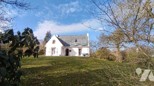 MAISON FAMILIALE 5 CHAMBRES AVEC VASTE SOUS SOL, TERRASSE ET GRAND TERRAIN