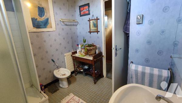 MAISON FAMILIALE 5 CHAMBRES AVEC VASTE SOUS SOL, TERRASSE ET GRAND TERRAIN