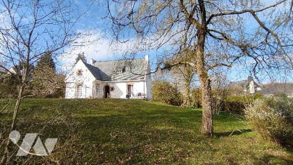 MAISON FAMILIALE 5 CHAMBRES AVEC VASTE SOUS SOL, TERRASSE ET GRAND TERRAIN