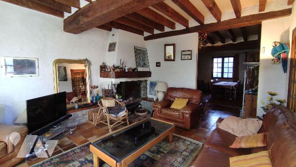 MAISON FAMILIALE 5 CHAMBRES AVEC VASTE SOUS SOL, TERRASSE ET GRAND TERRAIN