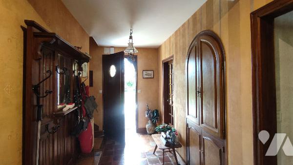 MAISON FAMILIALE 5 CHAMBRES AVEC VASTE SOUS SOL, TERRASSE ET GRAND TERRAIN