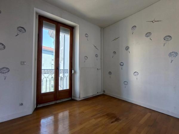 A Vendre: Centre ville 4chb, salon, salle à Manger