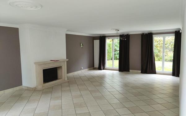 Maison à louer    6 pièces •  Noisy-le-Roi