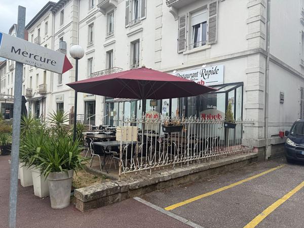 VITTEL - Fonds de commerce de restauration rapide avec terrasse aménagée