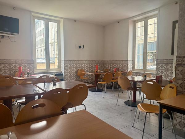 VITTEL - Fonds de commerce de restauration rapide avec terrasse aménagée