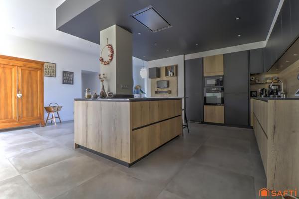 Vienne, propriété d’exception de 400 m² sur 6 100 m² de terrain paysagé.
