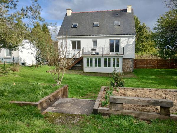MORBIHAN. Superbe maison, 4 chambres avec écuries et terrain de 5213 m² à Langonnet