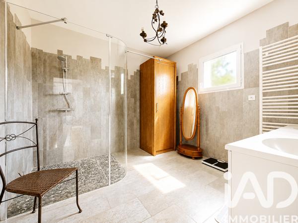 Maison à vendre 5 pièces 224 m² Saint-Palais-sur-Mer