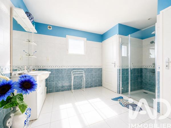 Maison à vendre 5 pièces 224 m² Saint-Palais-sur-Mer