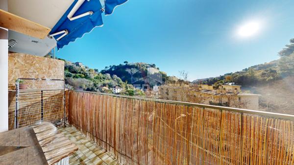 NICE NORD / ST SYLVESTRE :  JOLI 2 PIÈCES TRAVERSANT AVEC BALCON