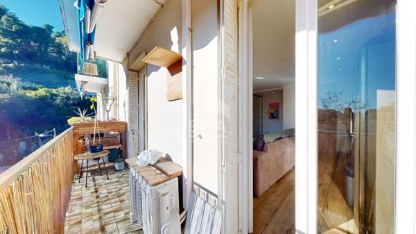 NICE NORD / ST SYLVESTRE :  JOLI 2 PIÈCES TRAVERSANT AVEC BALCON