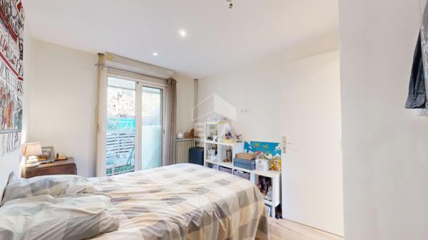 NICE NORD / ST SYLVESTRE :  JOLI 2 PIÈCES TRAVERSANT AVEC BALCON