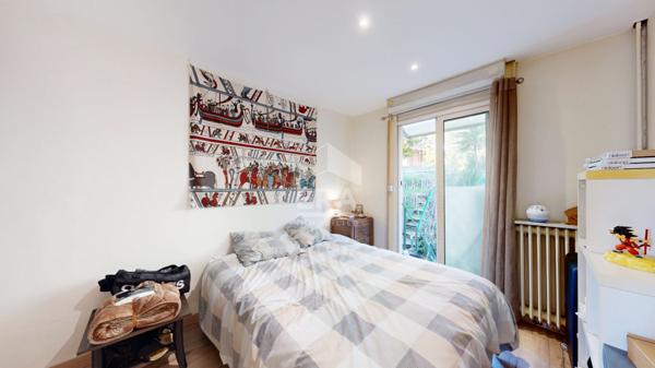 NICE NORD / ST SYLVESTRE :  JOLI 2 PIÈCES TRAVERSANT AVEC BALCON