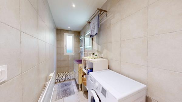 NICE NORD / ST SYLVESTRE :  JOLI 2 PIÈCES TRAVERSANT AVEC BALCON