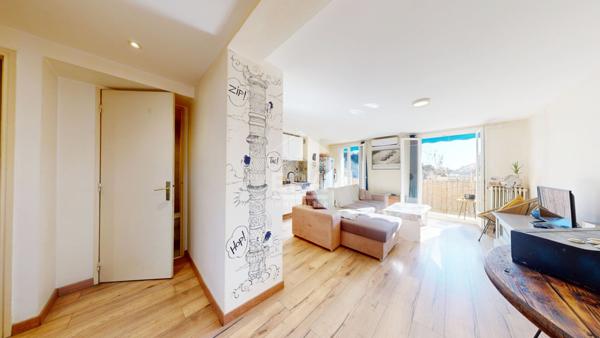 NICE NORD / ST SYLVESTRE :  JOLI 2 PIÈCES TRAVERSANT AVEC BALCON