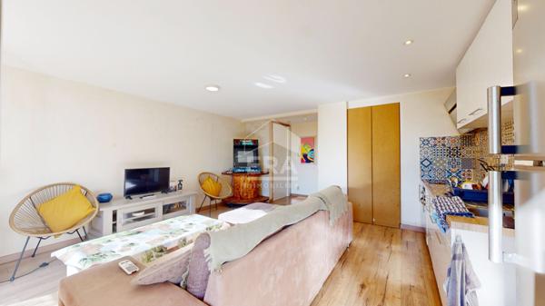 NICE NORD / ST SYLVESTRE :  JOLI 2 PIÈCES TRAVERSANT AVEC BALCON