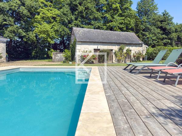 Baugé : Grande longère avec piscine & dépendances, dans un cadre naturel remarquable