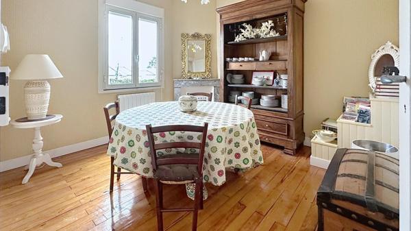 ENSEMBLE IMMOBILIER SUR 1000 M2 BORDURE ANCIENNE NATIONALE 10