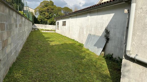ENSEMBLE IMMOBILIER SUR 1000 M2 BORDURE ANCIENNE NATIONALE 10