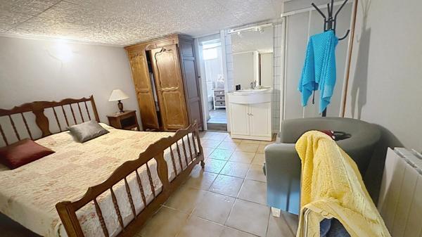 ENSEMBLE IMMOBILIER SUR 1000 M2 BORDURE ANCIENNE NATIONALE 10