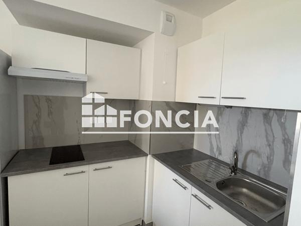 Location Appartement 2 pièces 44.24 m² - 400 RUE RENE CASSIN Trets 13530