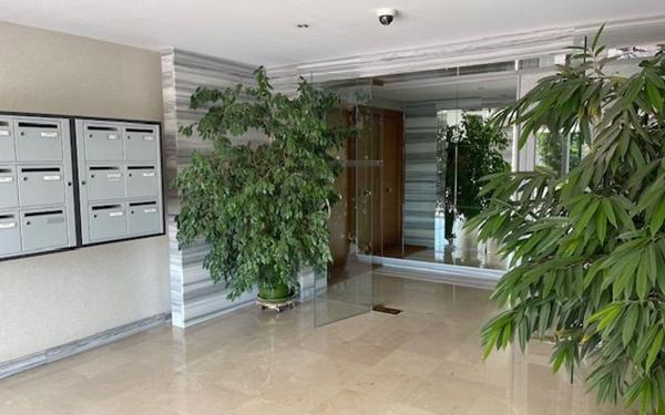 Appartement à vendre    3 pièces • 86 m2 Marseille 8