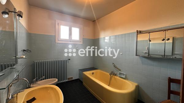 Maison
         6 pièces
        - 164 m² 297 000 € *