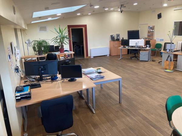 Local D’activité 500m² – Les ponts de ce