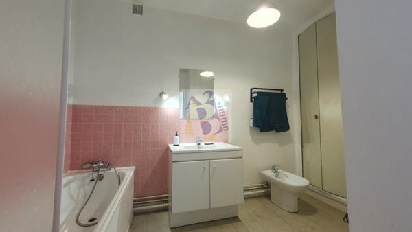 Location appartement Angouleme (16000), 73.53m² avec 3 pièce(s) dont 2 chambre(s). Agence Allard Brimeaud