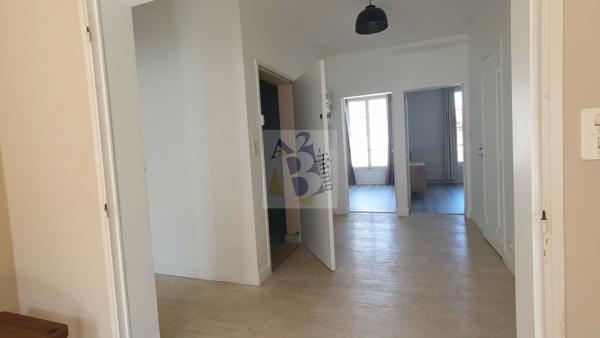 Location appartement Angouleme (16000), 73.53m² avec 3 pièce(s) dont 2 chambre(s). Agence Allard Brimeaud