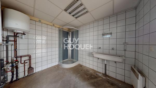 A VENDRE A HAGETMAU: Local industriel et commercial 633 m² avec emplacement stratégique